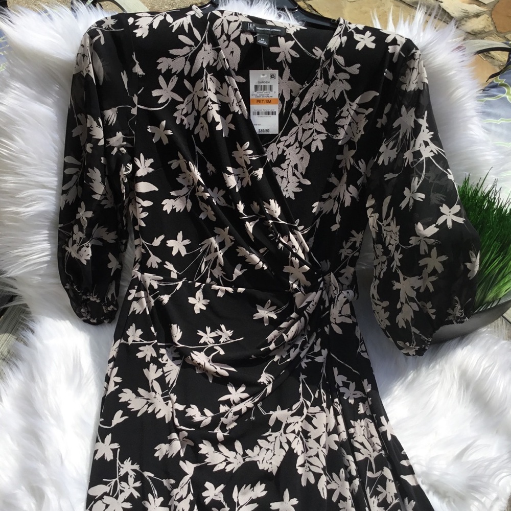 NWT 🎉HP🎉INC floral dress with sheer long sleeves